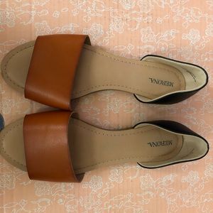 Adorable flat sandals